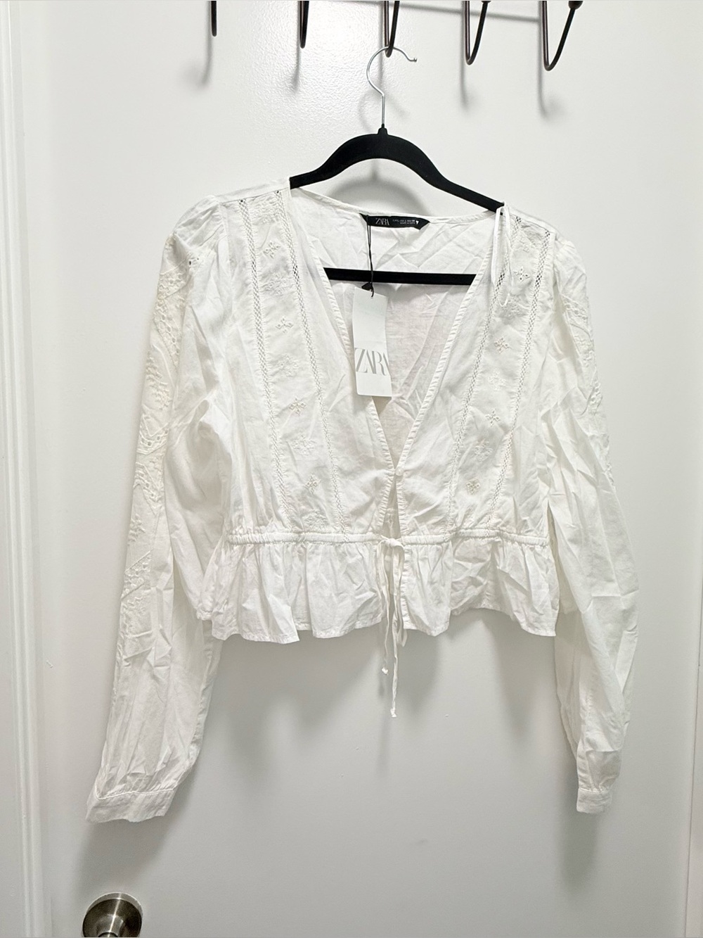 NWT Zara White Embroidered Eyelet Cropped Blouse Tie-Front - Size L